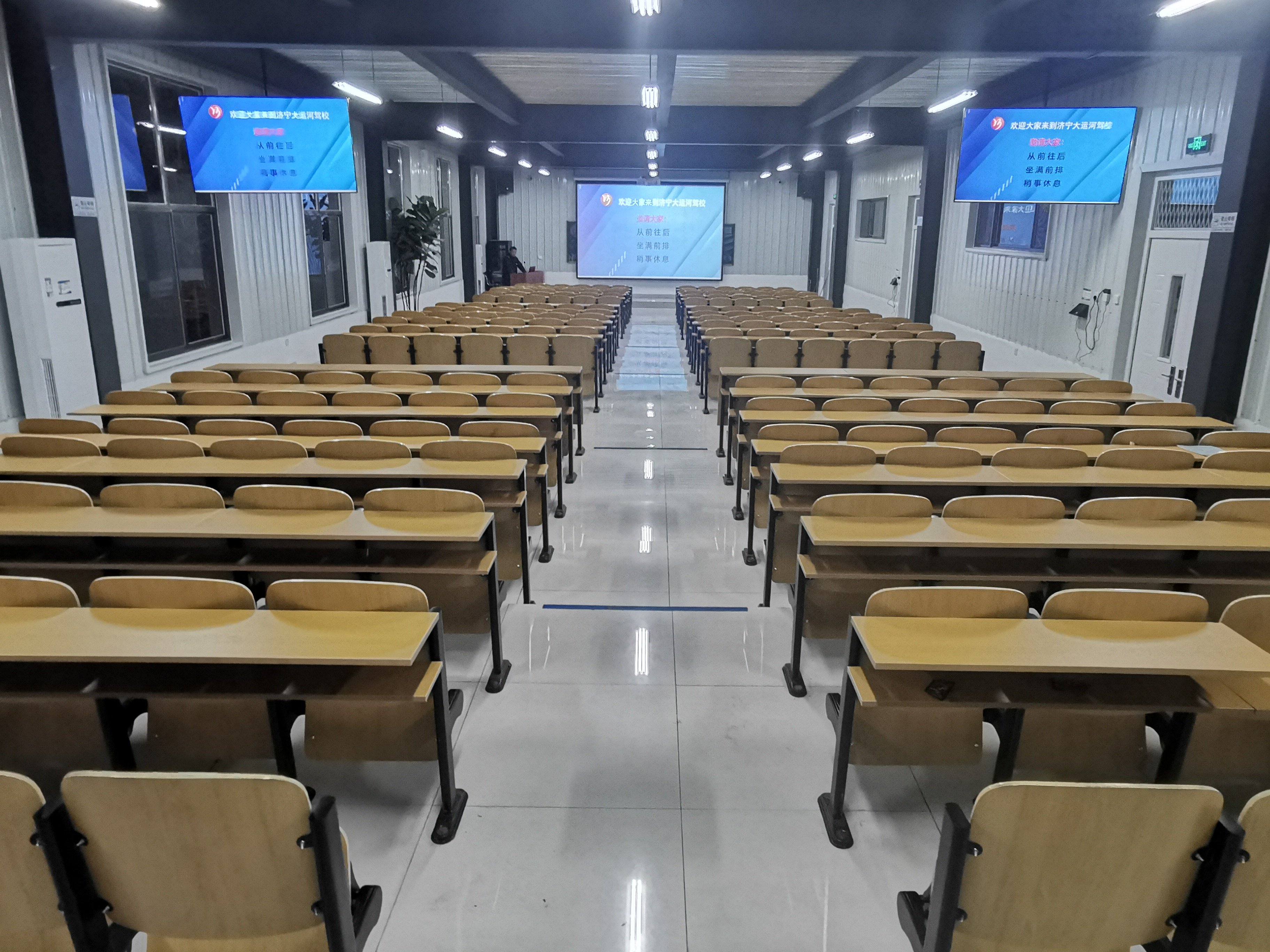 網(wǎng)約車出租車上崗證(圖1) 網(wǎng)約車出租車上崗證(圖1)