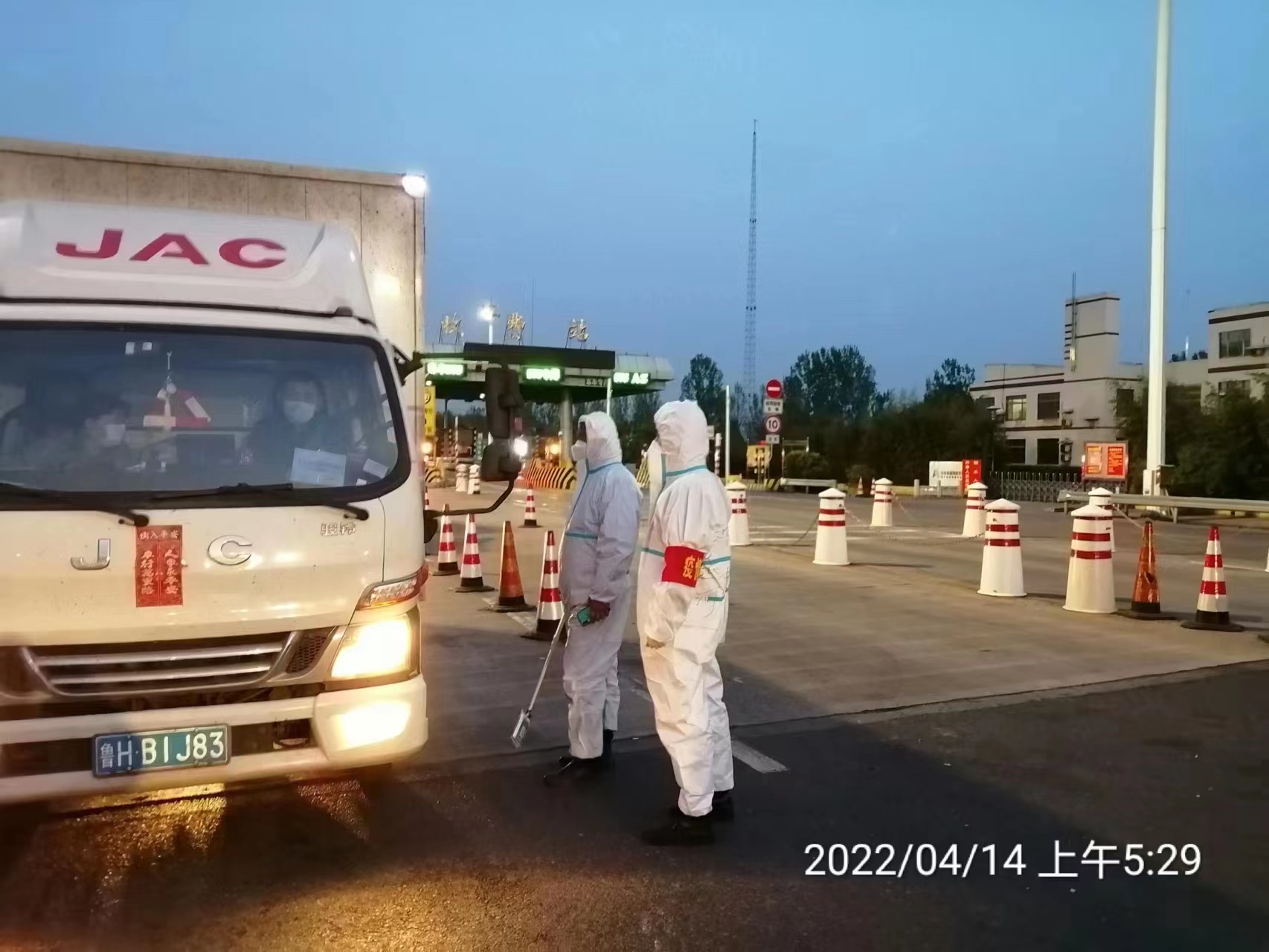 同心抗疫丨沖在最前線！大運(yùn)河駕校防疫志愿者在行動(dòng)！(圖8)