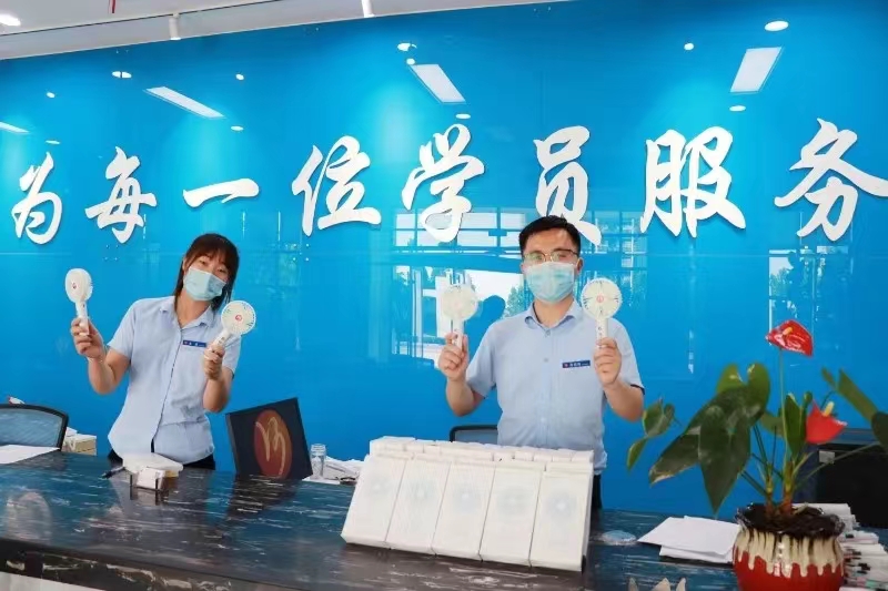 【濟(jì)寧大運(yùn)河駕?！扛呖己螅黄鹣嗉s大運(yùn)河駕校繼續(xù)做同學(xué)！(圖2)