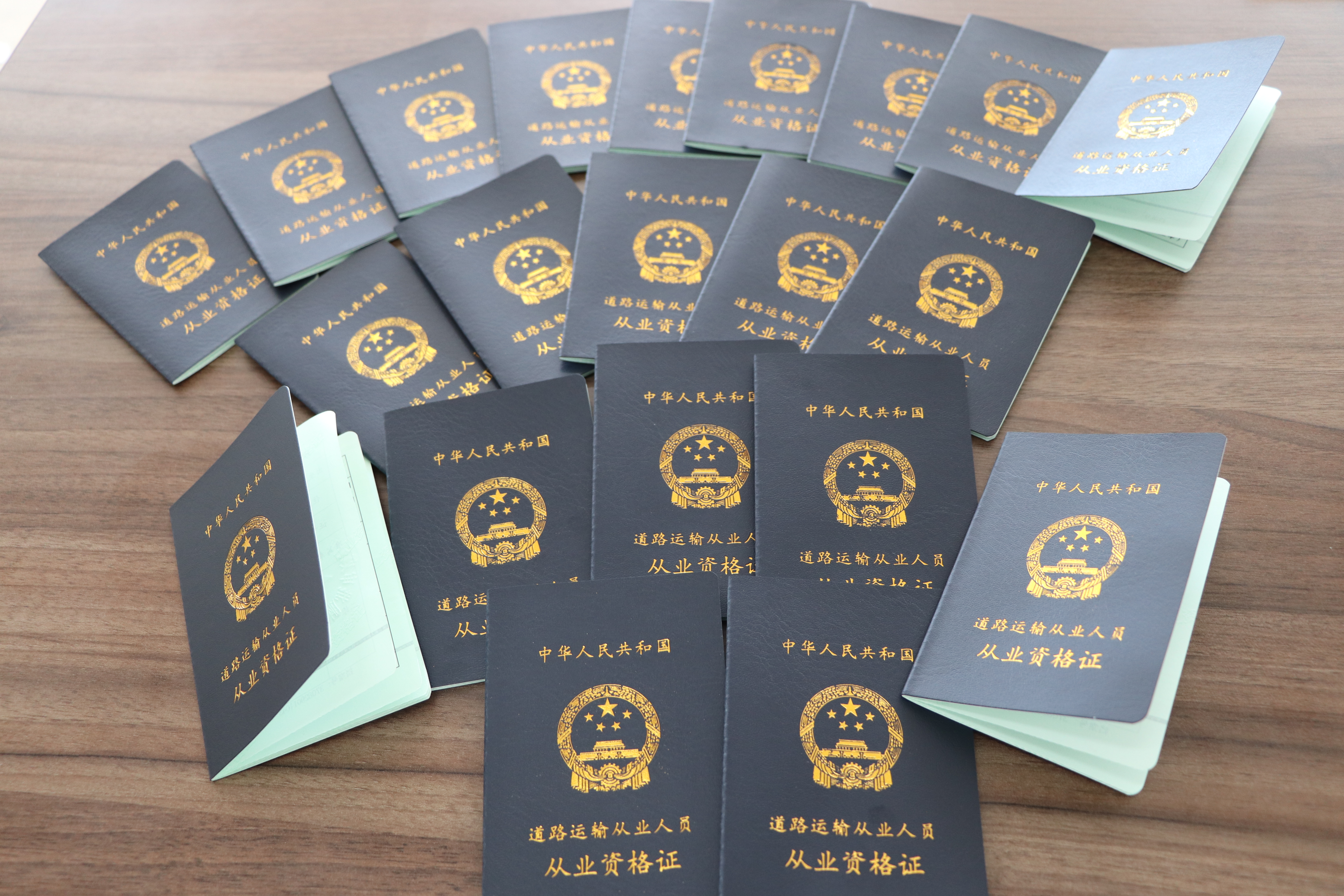 【濟(jì)寧大運(yùn)河駕?！靠拓涍\(yùn)上崗證火熱報(bào)名中，大車司機(jī)必備！(圖2)