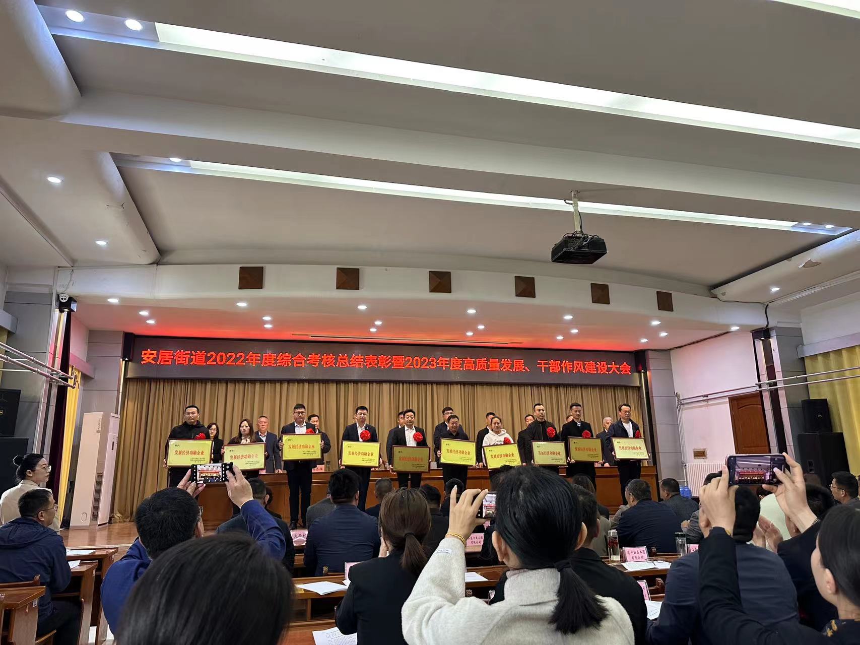 【濟寧大運河駕?！繜崃易ＹR我校榮獲“發(fā)展經濟功勛企業(yè)”表彰！(圖3)