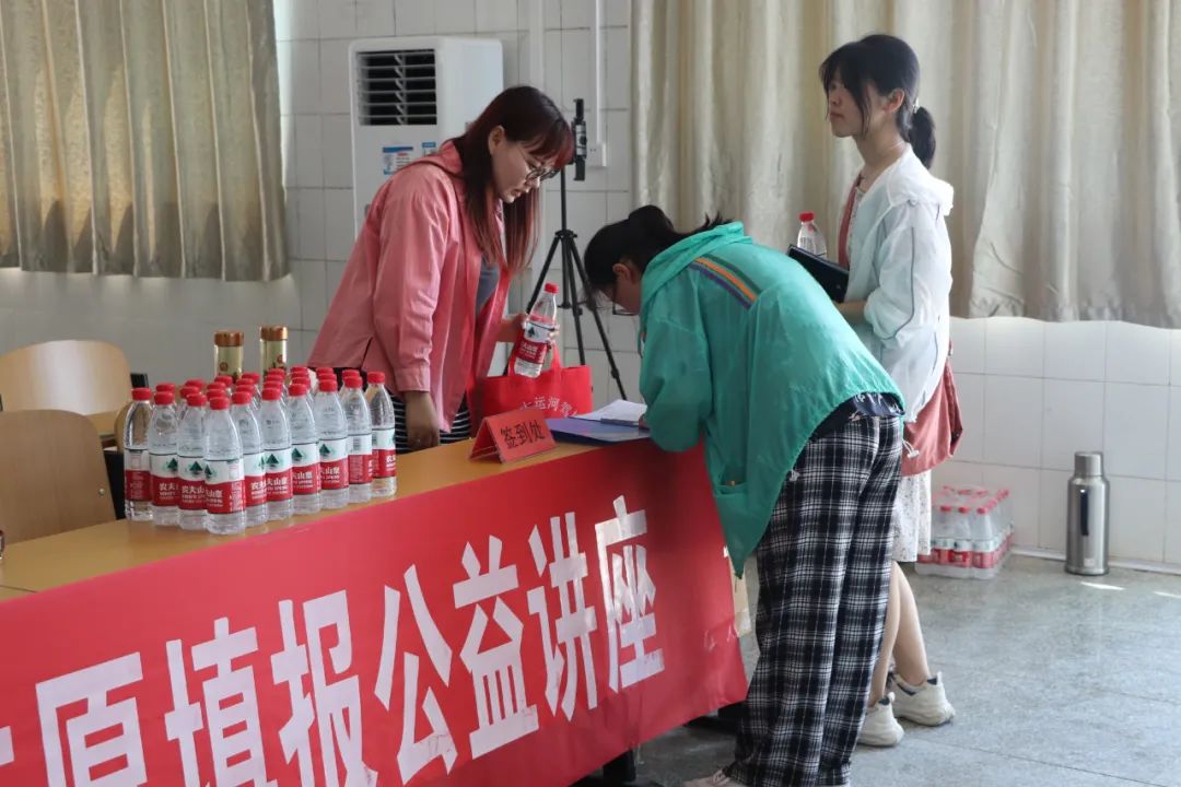 【濟(jì)寧大運(yùn)河駕?！恐暨h(yuǎn)航丨高考志愿填報(bào)公益講座順利開展！(圖5)