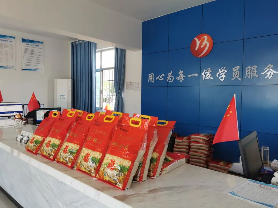 【濟寧大運河駕?！繗g度國慶丨學(xué)車享鉅惠，報名有好禮！(圖4)