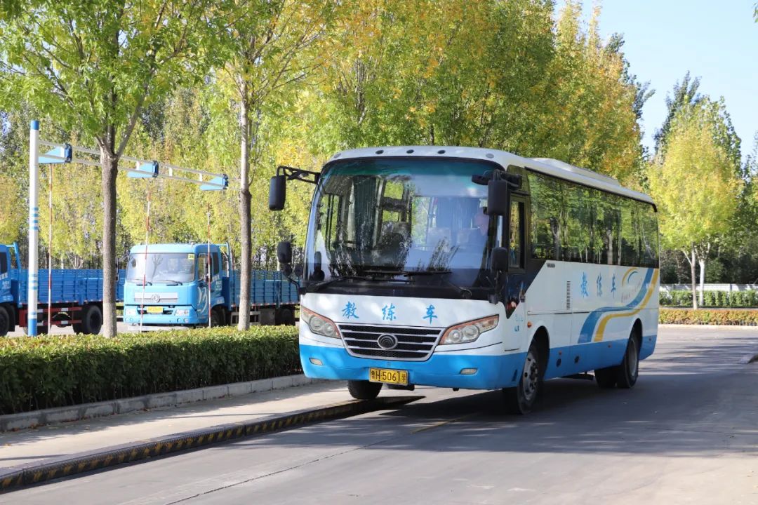 【濟(jì)寧大運(yùn)河駕?！坎鸥型砬铮龆⒍操p校園初冬美景~(圖3)