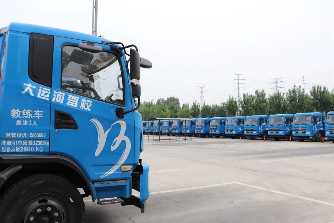 【濟寧大運河駕校】大車“直通班”全新升級，設(shè)備車考試訓練！(圖1)