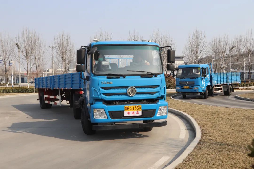 【濟(jì)寧大運(yùn)河駕?！看筌嚢嘈腿律?jí)，設(shè)備車模擬考試訓(xùn)練！(圖3)