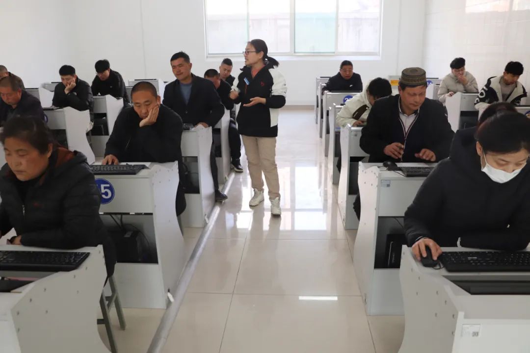 【濟(jì)寧大運(yùn)河駕?！俊袄碚撍俪膳嘤?xùn)班”，輕松圓您駕考?jí)簦?圖4)