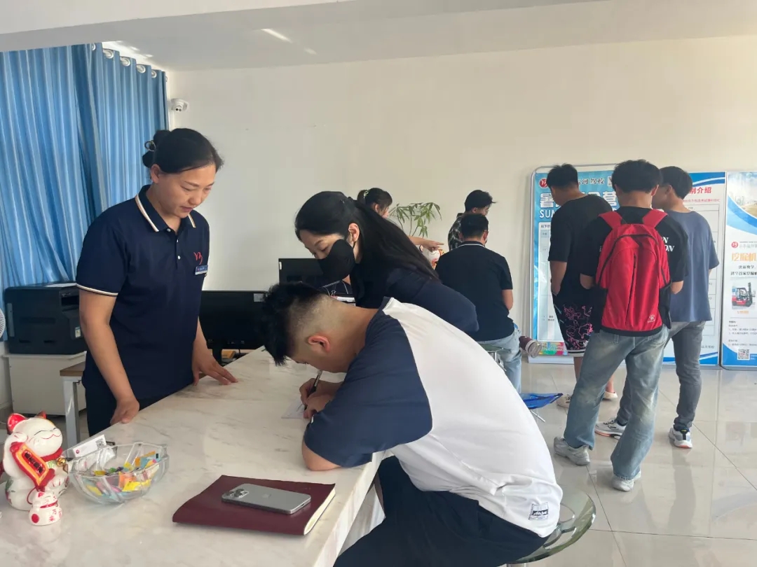 【濟(jì)寧大運(yùn)河駕?！扛呖贾蟆巴瑢W(xué)們”都迫不及待來學(xué)車！(圖2)