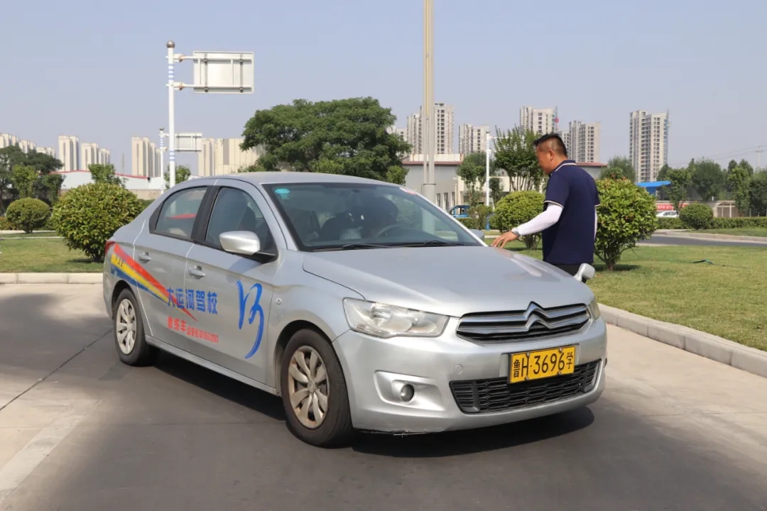 【濟(jì)寧大運(yùn)河駕?！扛呖贾蟆巴瑢W(xué)們”都迫不及待來學(xué)車！(圖6)