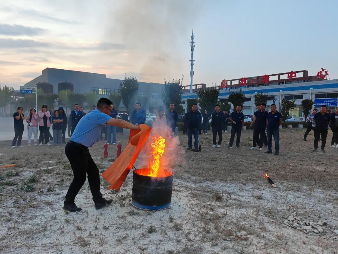 開(kāi)展2024秋季消防安全培訓(xùn)演練，共筑平安校園！(圖6)