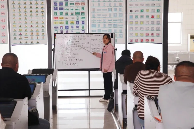 選擇“VIP易學(xué)班”，拿不到證全額退費(fèi)！(圖3)