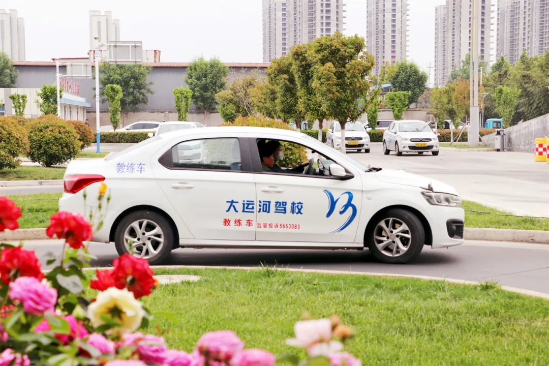 女神節(jié)丨愿您手握方向盤(pán)，駕馭多彩人生！(圖1)