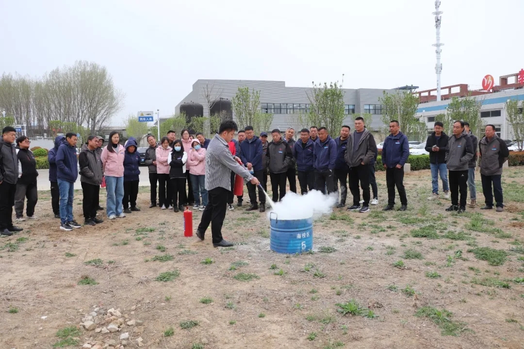 防范于未“燃”丨春季消防安全培訓(xùn)演練正當(dāng)時(shí)(圖5) 防范于未“燃”丨春季消防安全培訓(xùn)演練正當(dāng)時(shí)(圖5)