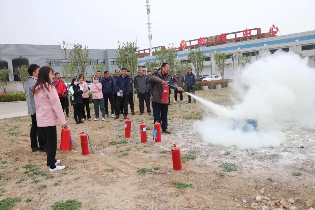 防范于未“燃”丨春季消防安全培訓(xùn)演練正當(dāng)時(shí)(圖7) 防范于未“燃”丨春季消防安全培訓(xùn)演練正當(dāng)時(shí)(圖7)