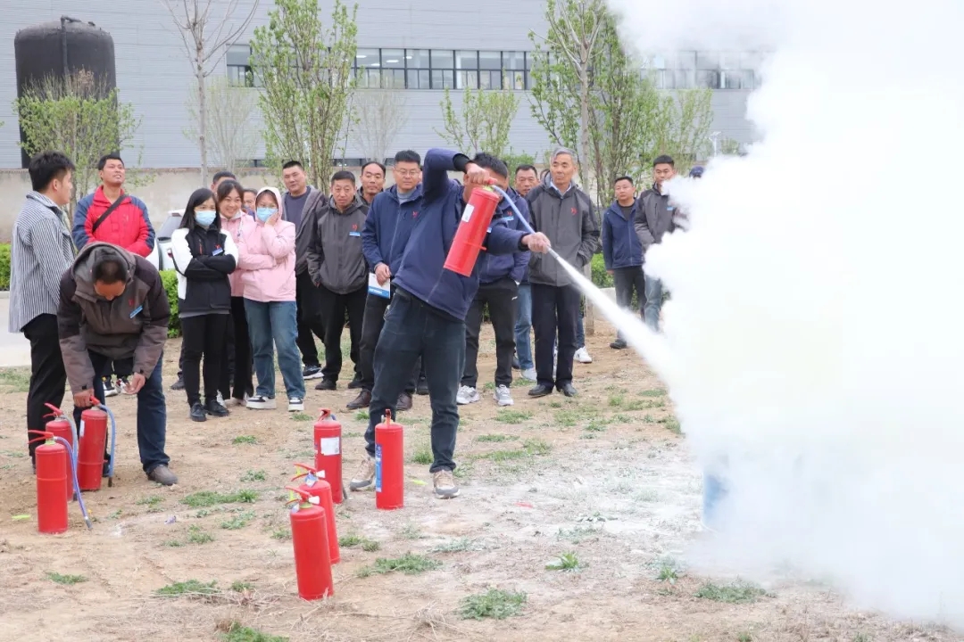 防范于未“燃”丨春季消防安全培訓(xùn)演練正當(dāng)時(shí)(圖8) 防范于未“燃”丨春季消防安全培訓(xùn)演練正當(dāng)時(shí)(圖8)