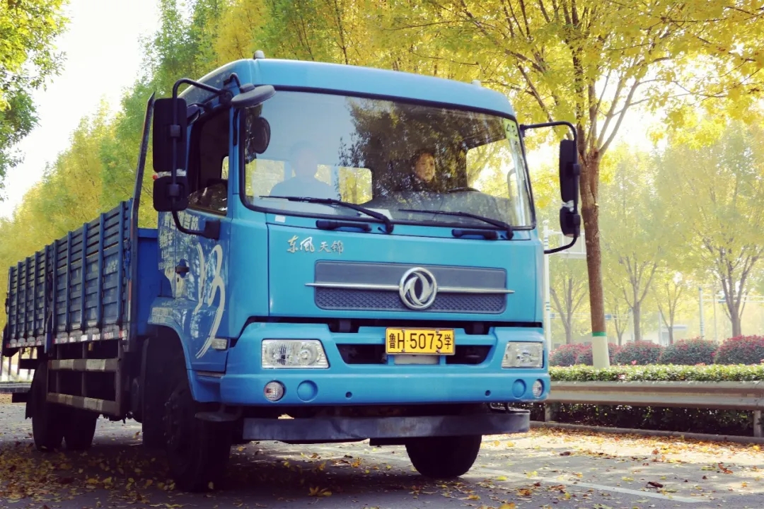 賞校園秋日盛景，享大車班型升級福利——學(xué)車就現(xiàn)在！(圖8)