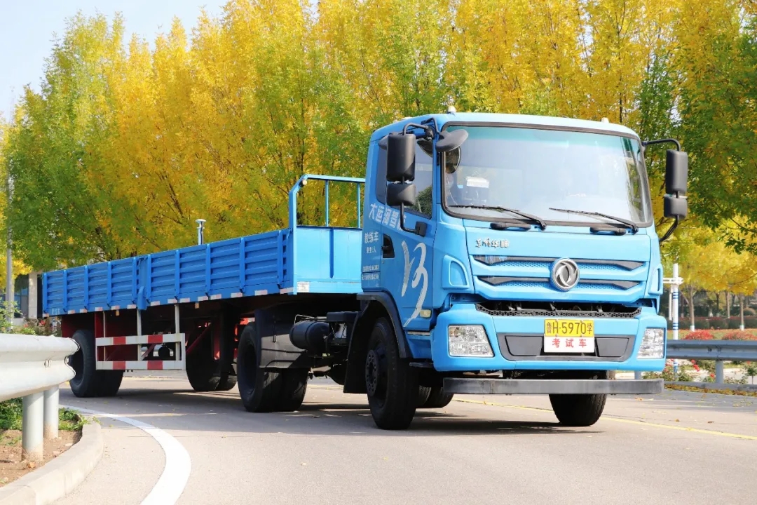 賞校園秋日盛景，享大車班型升級福利——學(xué)車就現(xiàn)在！(圖12)