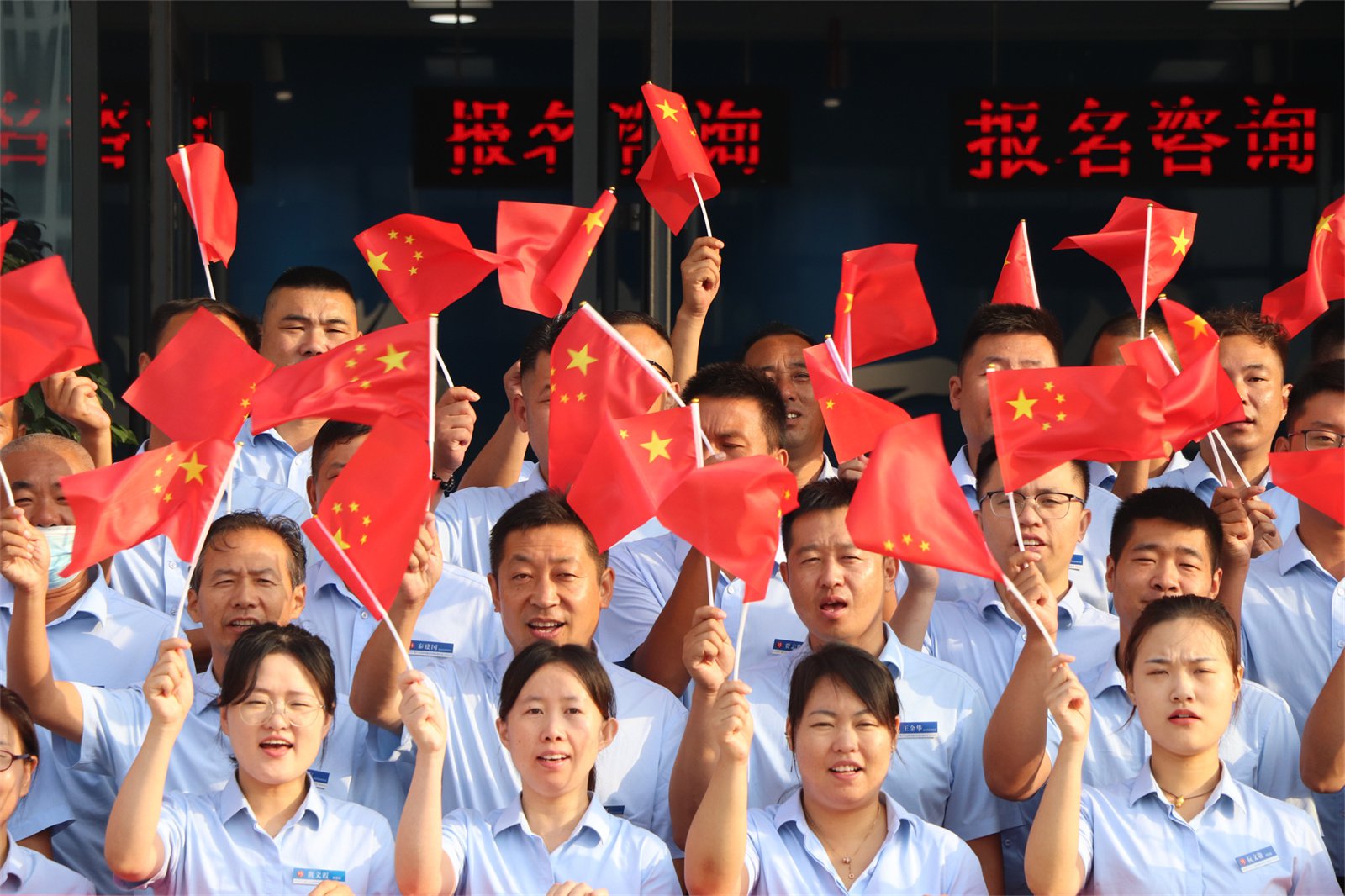 【濟寧大運河駕?！垮\繡中國·喜迎華誕，您學(xué)車，我在崗！(圖2)