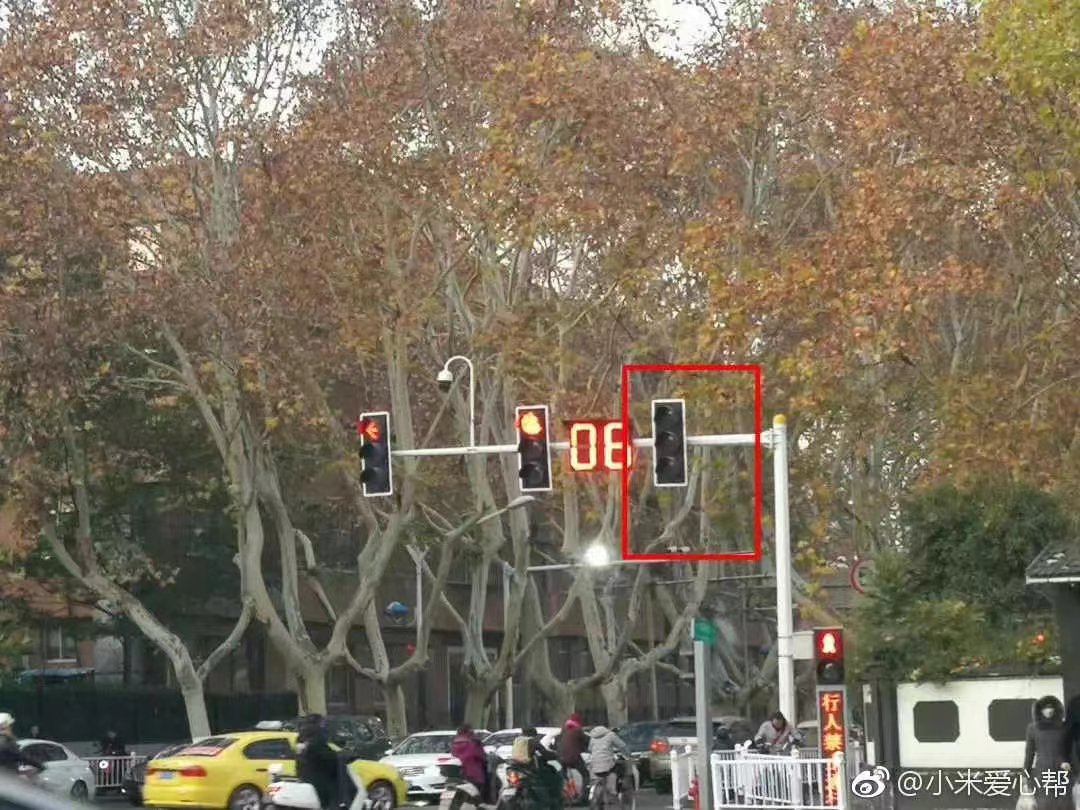 新版紅綠燈啟用，你會(huì)看嗎？稍不注意6分就沒(méi)了......(圖1)